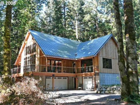 sits on the Salmon River and Boulder Creek 21400 E. Twin Bridges Road Brightwood, Oregon