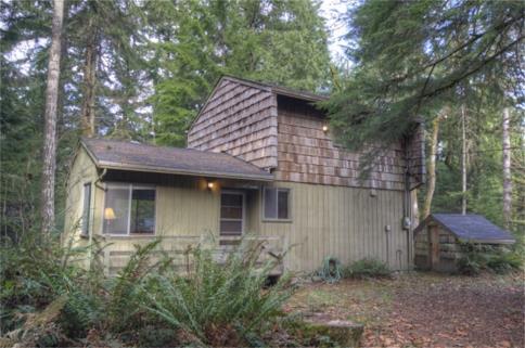 Sandy Riverfront Cabin