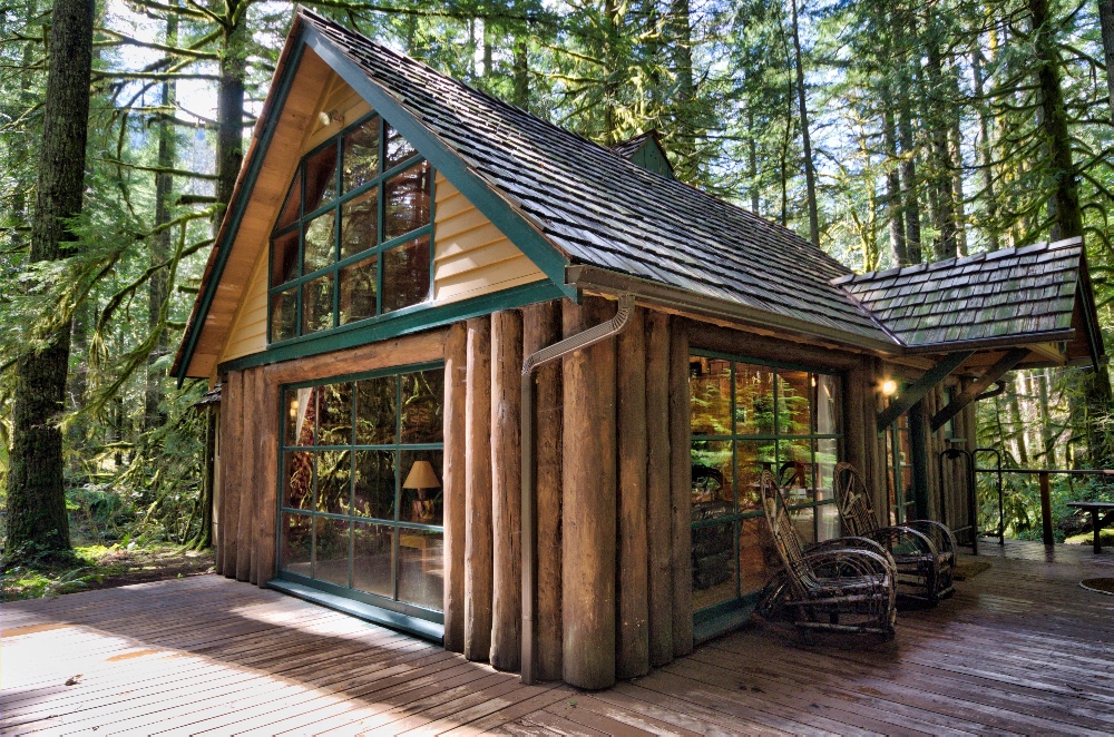 Mt. Hood Log Cabin near Rhododendron Oregon