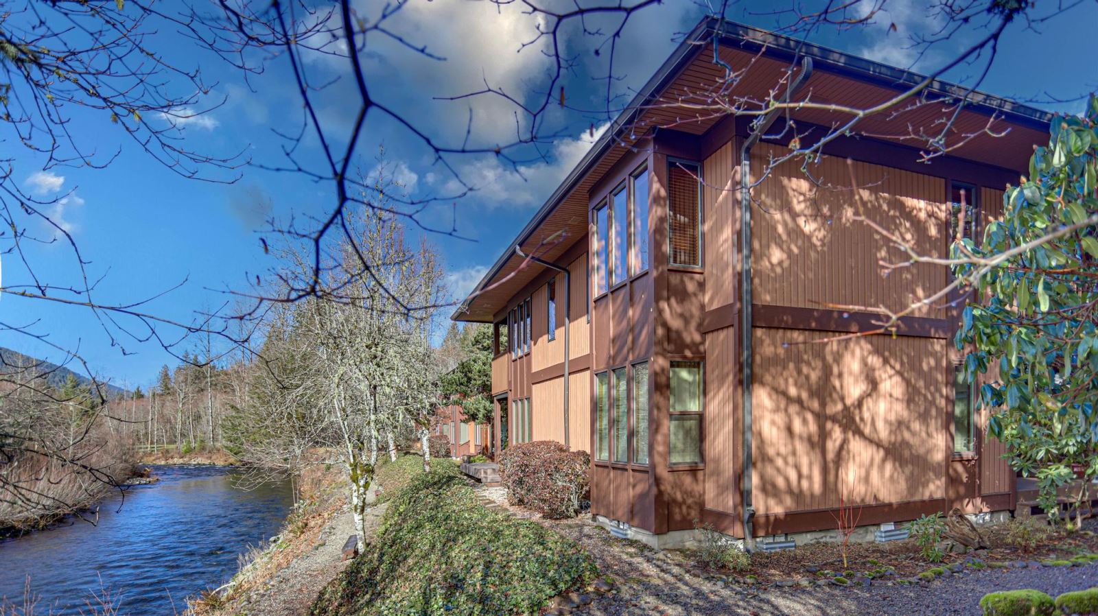 Salmon Riverfront Condo in Welches Oregon