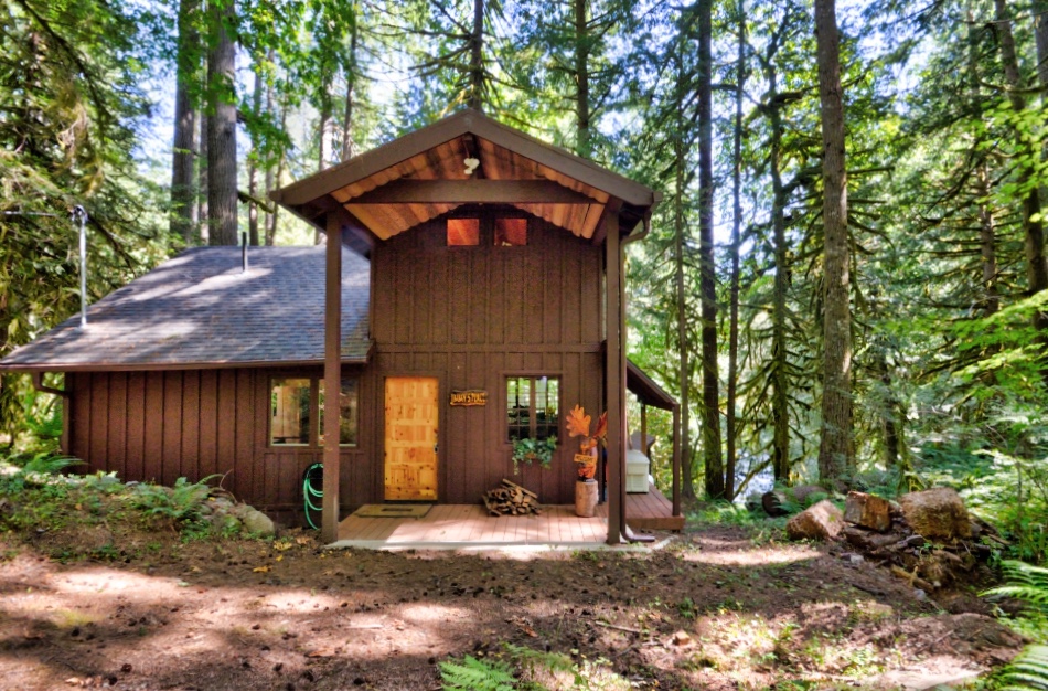 Rhododendron Waterfront Cabin on Mt. Hood