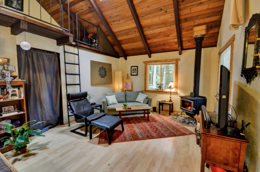 Cozy One Bedroom with Loft in Rhododendron, Oregon 97049