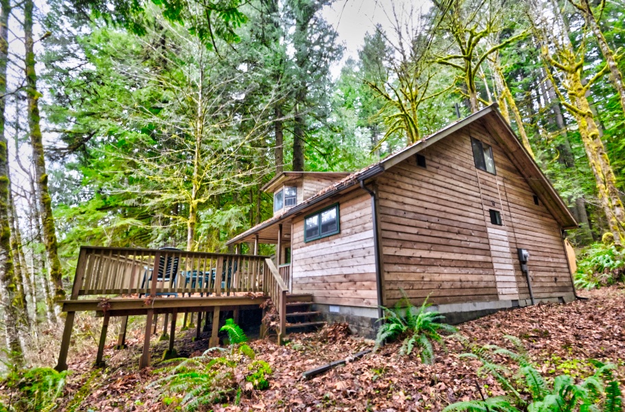 Henry Creek Cabin in the Mt. Hood National Forest