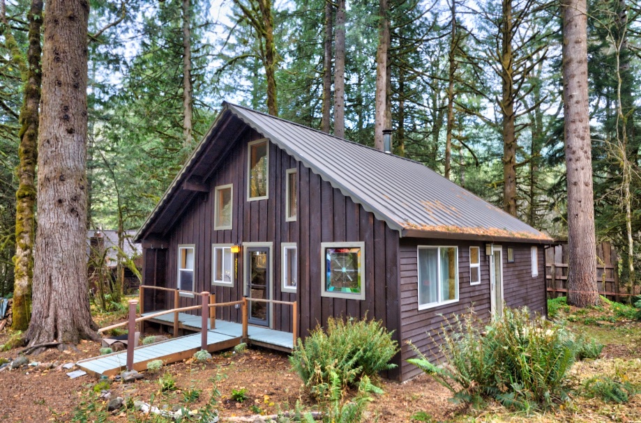 Rhododendron Newer Cabin on Mt. Hood