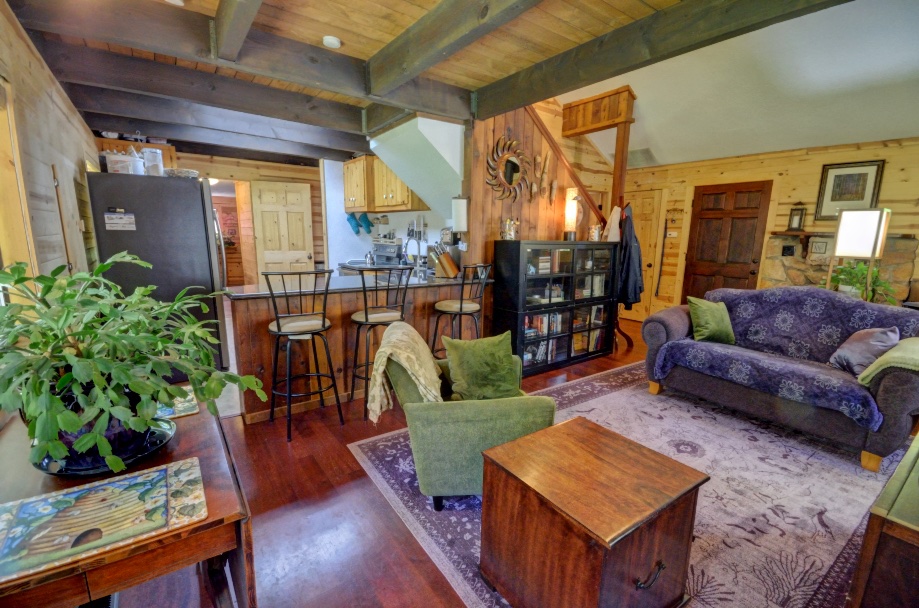 Living Room of Tillicum Street three bedroom home on Mt. Hood