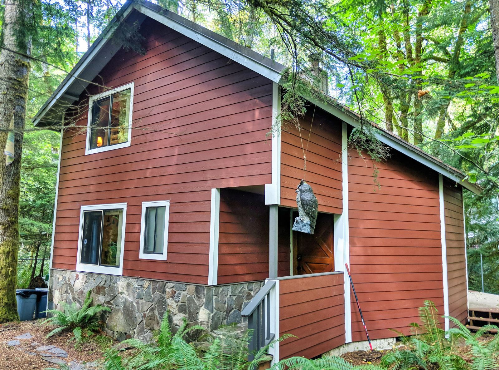 Timberlin Rim Cabin on Hackett Creek in Rhododendron