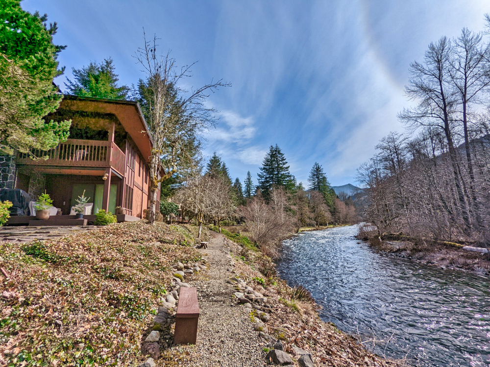 Shadow Hawk Condo on the Salmon River