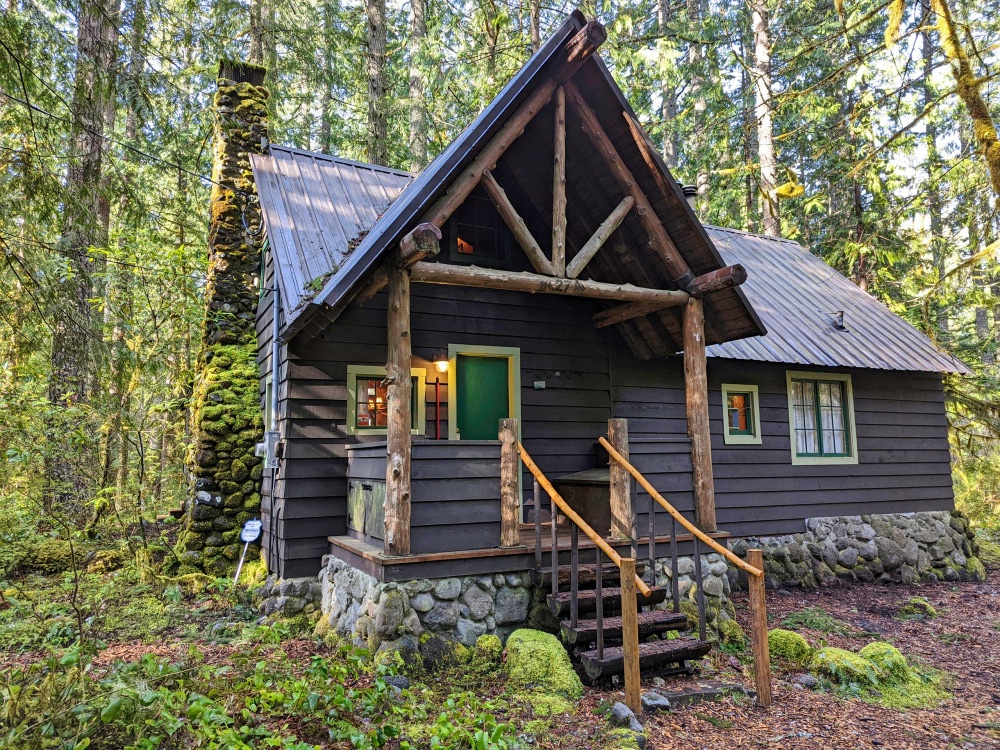 Mt. Hood Waterfront Cabin near Government Camp