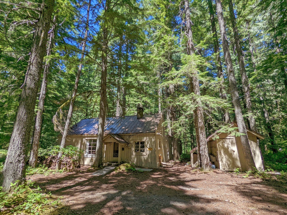 Zig Zag Riverfront Cabin on Mt. Hood