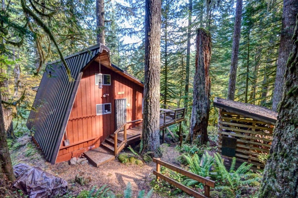 Still Creek Cabin with Two Bedrooms and a loft in the Mt. Hood National Forest