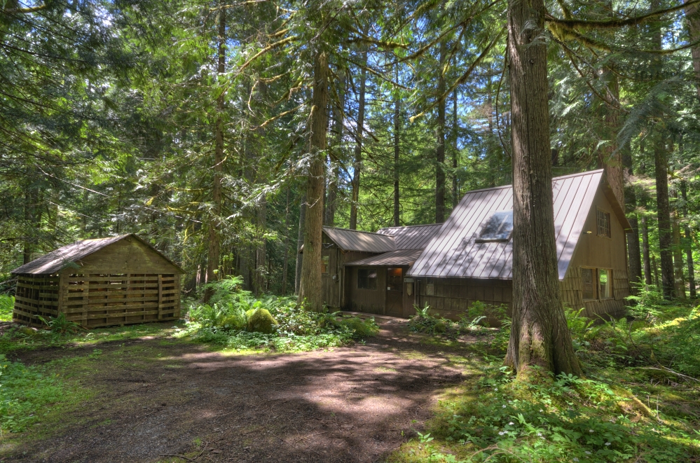 Zig Zag Riverfront secluded Mt. Hood national Forest Cabin near Government Camp