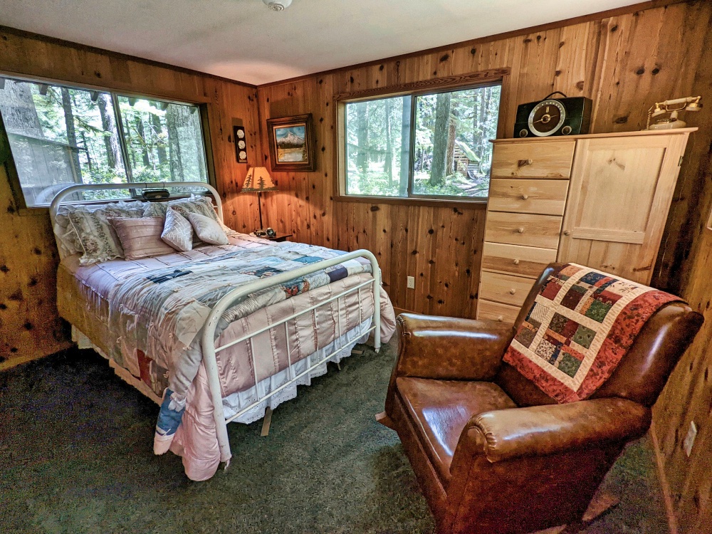 Mt. Hood Cabin Primary Bedroom