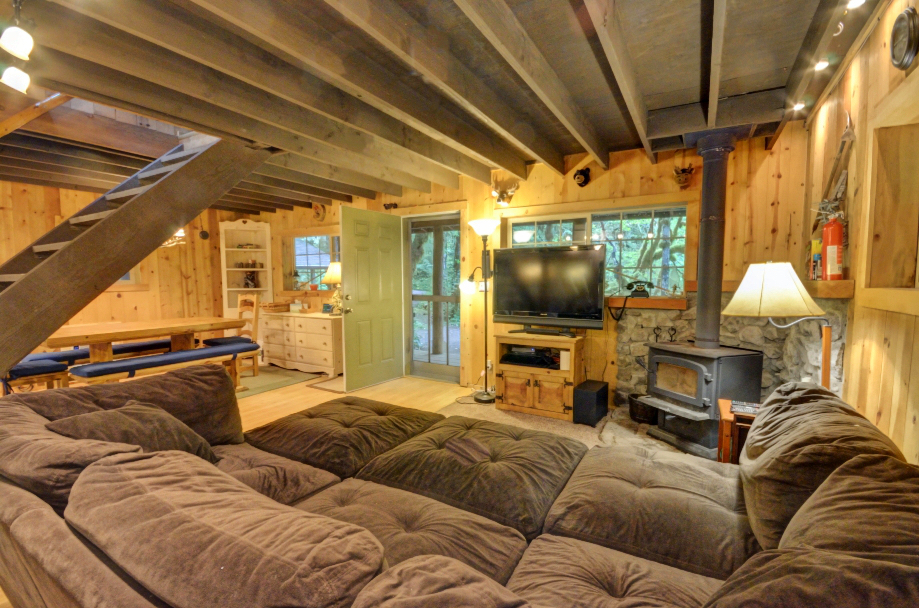 Still Creek Cabin Living Room