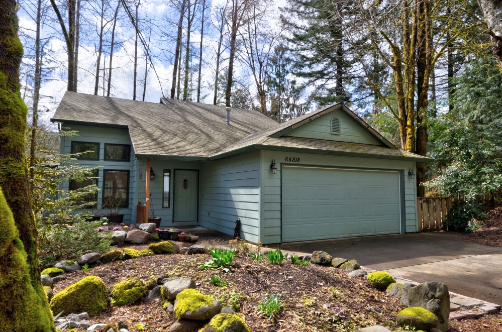 Sandy Riverfront Custom Home in Timberline Rim 