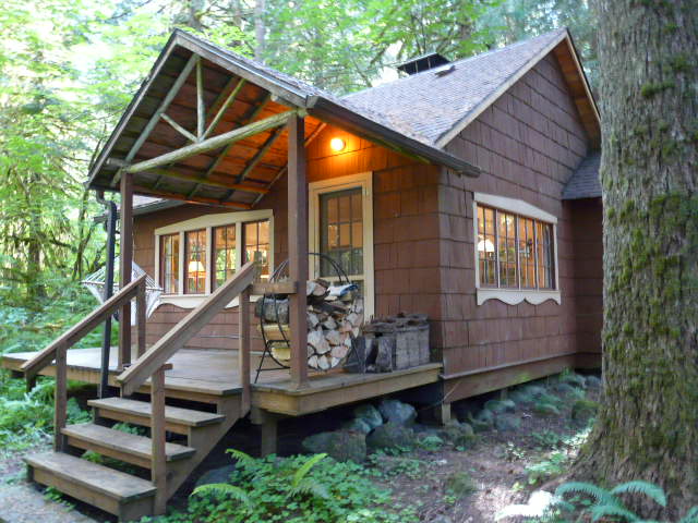 Mt. Hood National Forest Cabin on leased land in Rhododendron Oregon