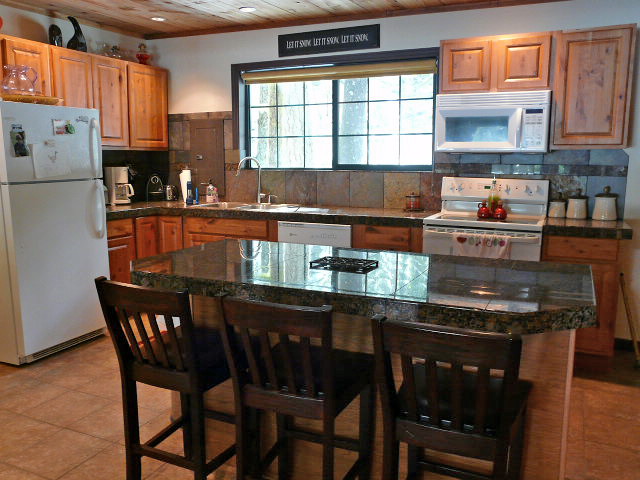 Zig ZagRiverfront Cabin with granite counter tops