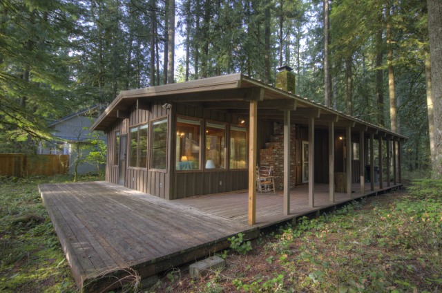 Mt. Hood Cabin in Rhododendron with two bedrooms near the Zig Zag River