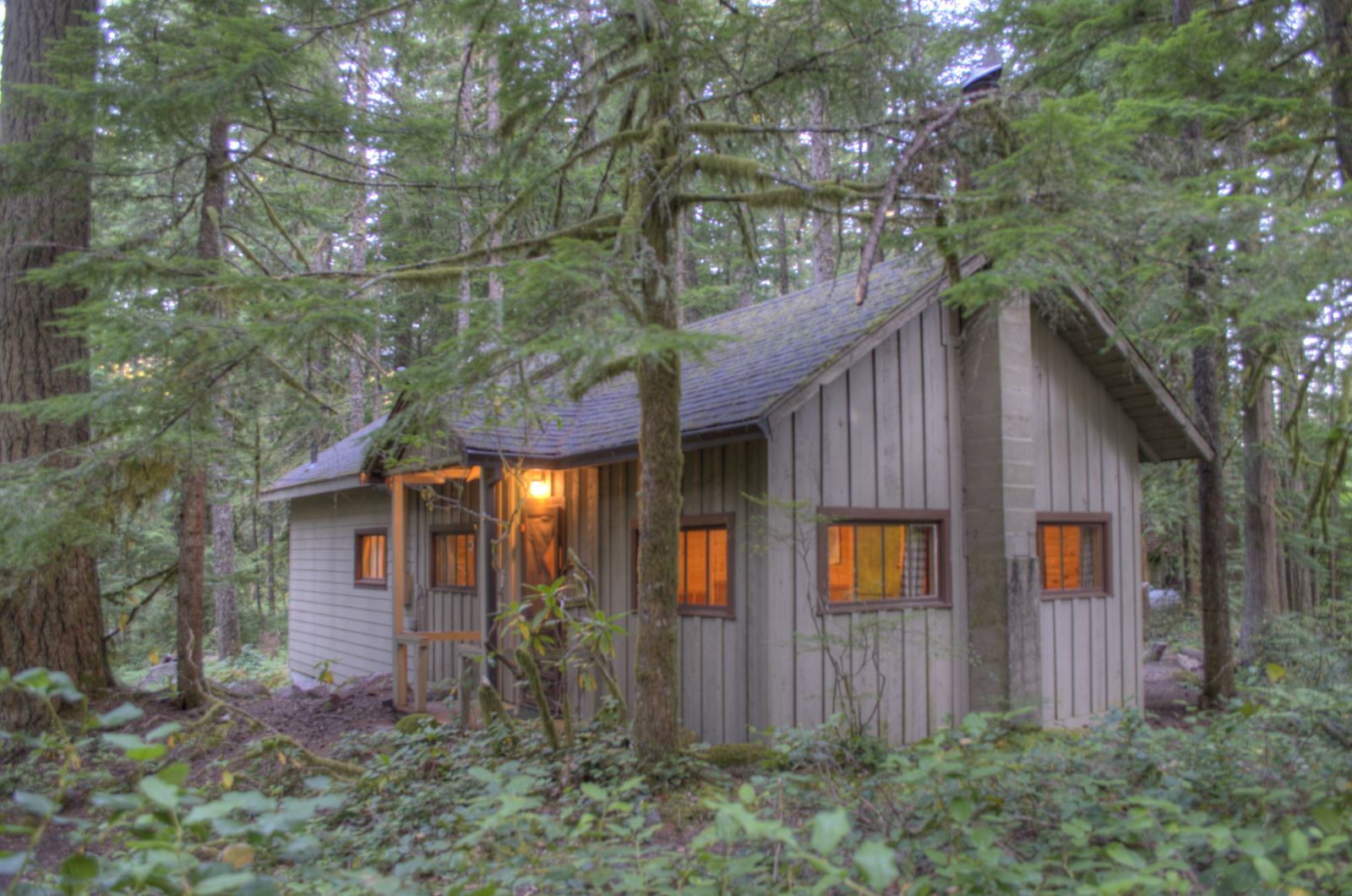 Mt. Hood cabin on leased land in the Mt. Hood National Forest