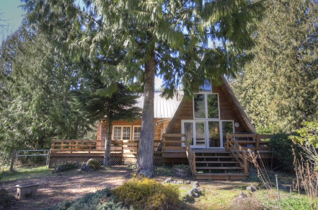 Sandy Riverferont home on a sunny Acre in Rhododedron Oregon