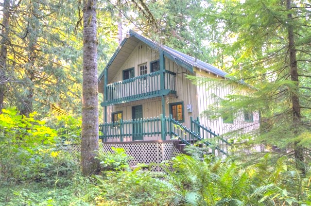 Salmon River Cabin on Acreage in Welches Oregon