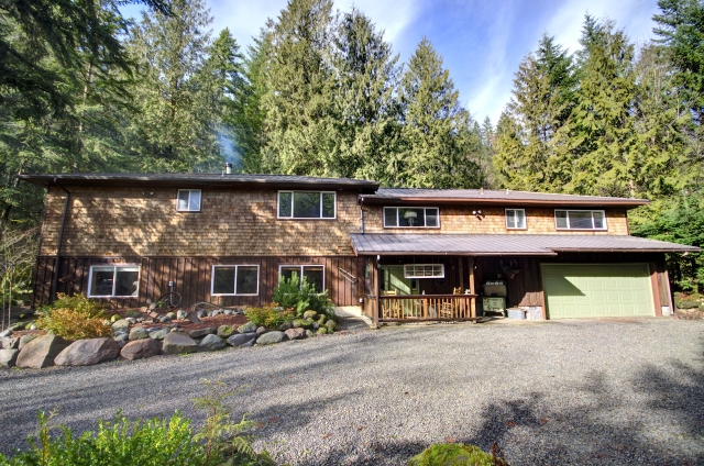 Clear Creek Home on over Half an Acre in Rhododendron Oregon