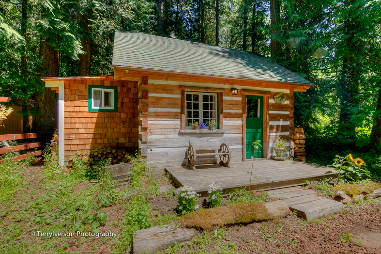 Hand Built Log Cabin Outbuilding in Sandy Oregon