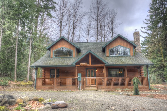 Custom Log cabin in Rhododendron Oregon