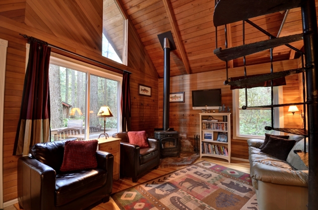 Rhododendron Ski Cabin with Three Bedrooms