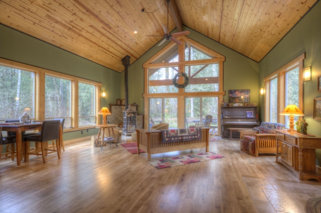 Mt. Hood Lodge with Vaulted Ceilings and wood floors in Rhododendron