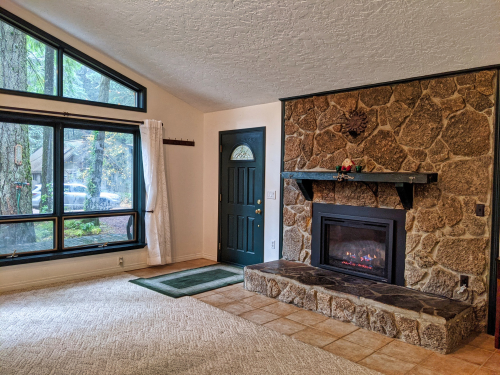 Propane fireplace in one level Mt. Hood Ranch