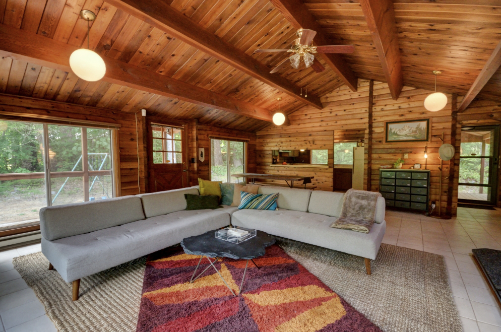 great room in the log cabin