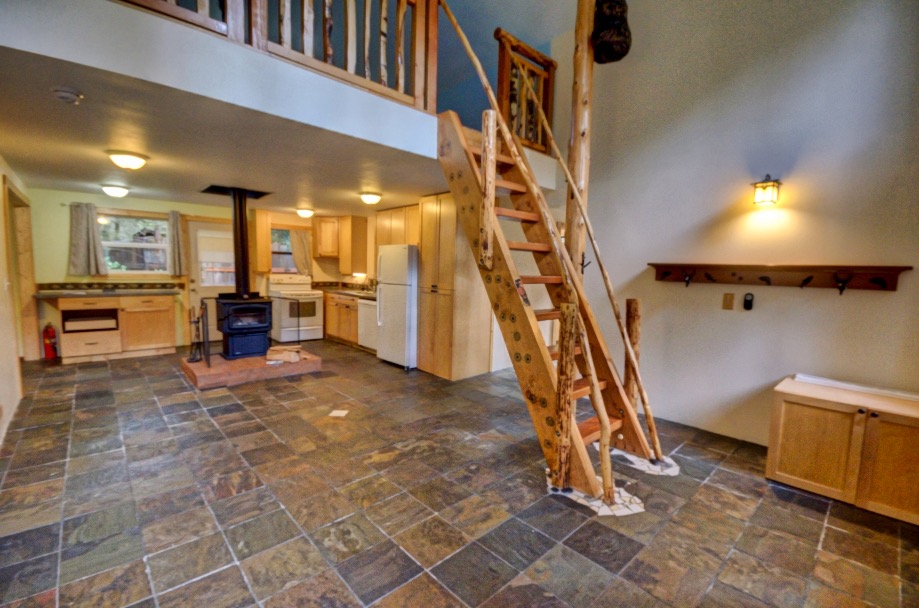 Rhododendron Cabin Living Room