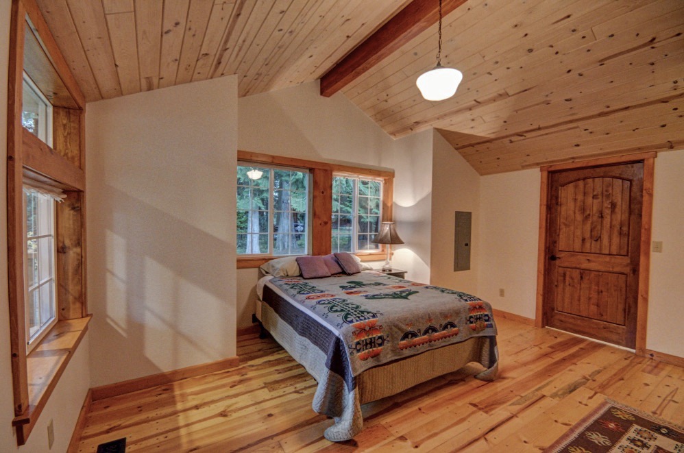 Mt. Hood Classic Cascadian Cabin Near Brightwood, Oregon