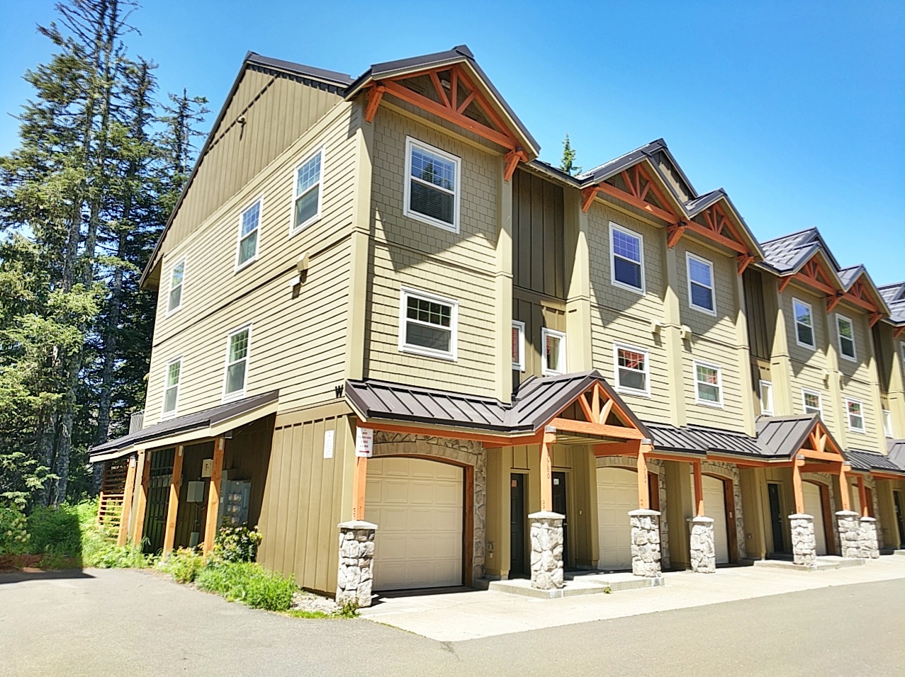 Creek Ridge End Unit Condo in Government Camp Oregon