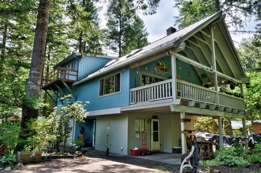 Four Bedroom Home Near the Sandy River