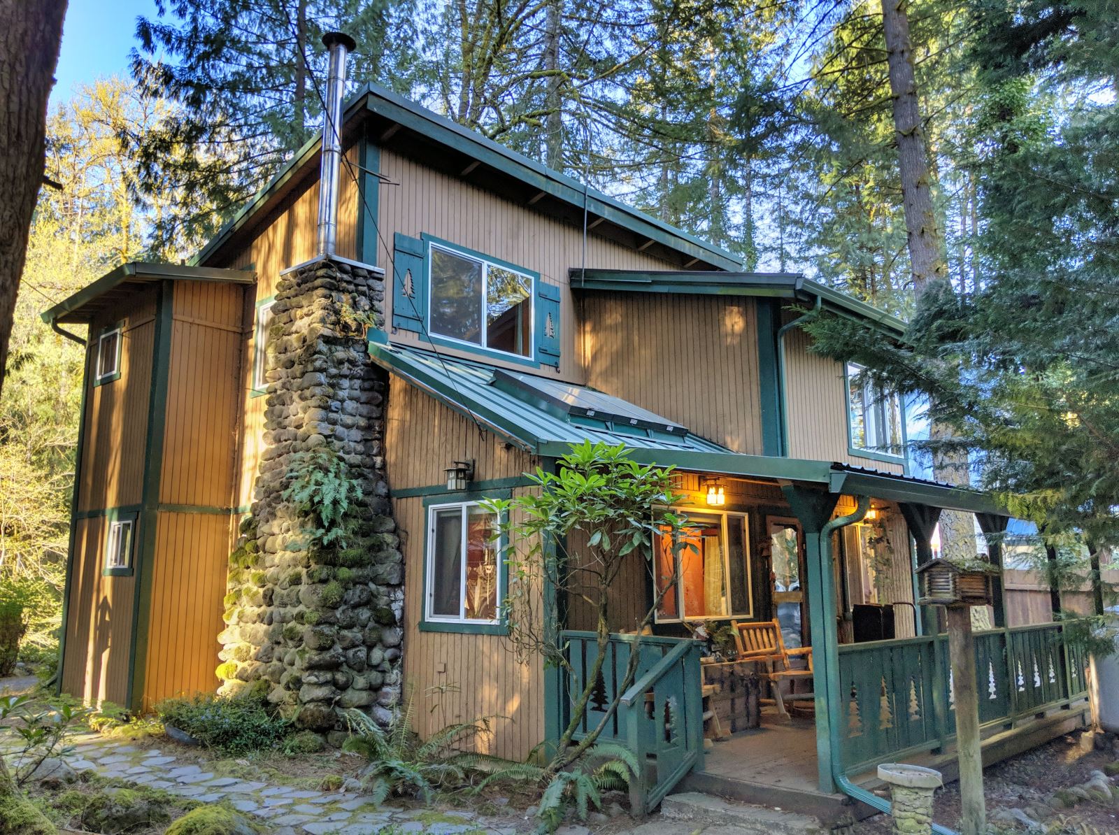 Salmon Riverfront Cabin in Brightwood Oregon