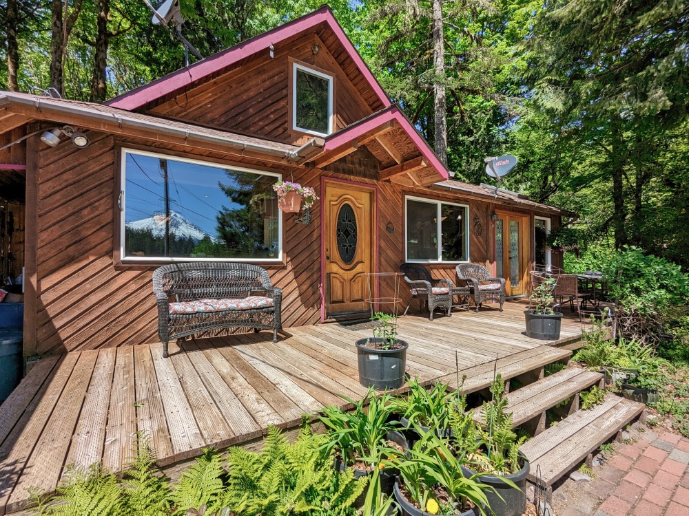 Clear Creek Homestead in Rhododendron