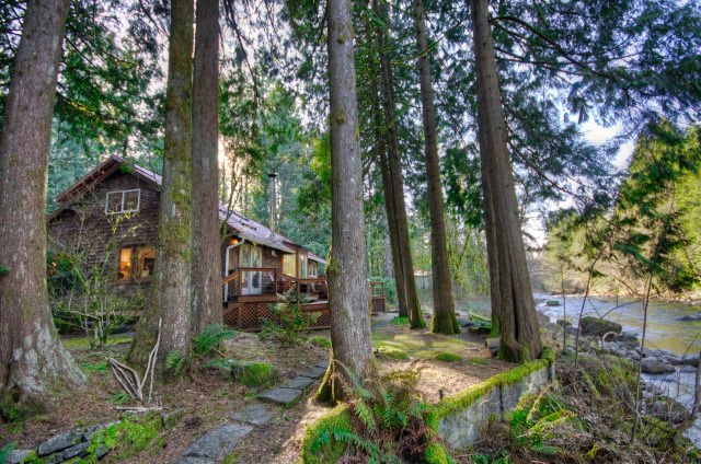 Salmon Riverfront Two Story Cabin right on Mt. Hood